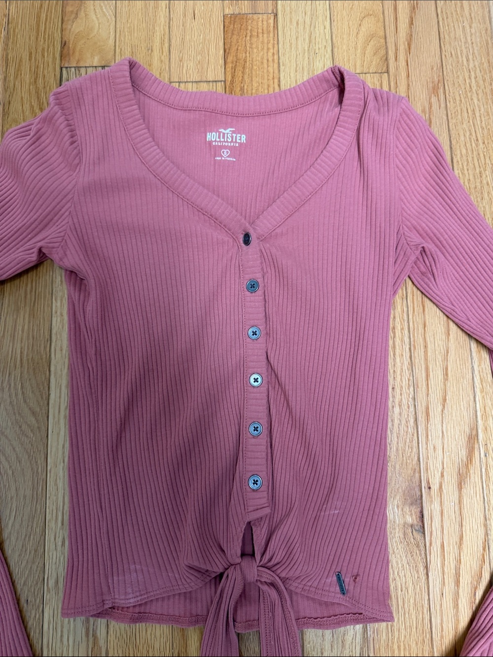 Hollister Ribbed Button-Front Long Sleeve Top in Dusty Rose